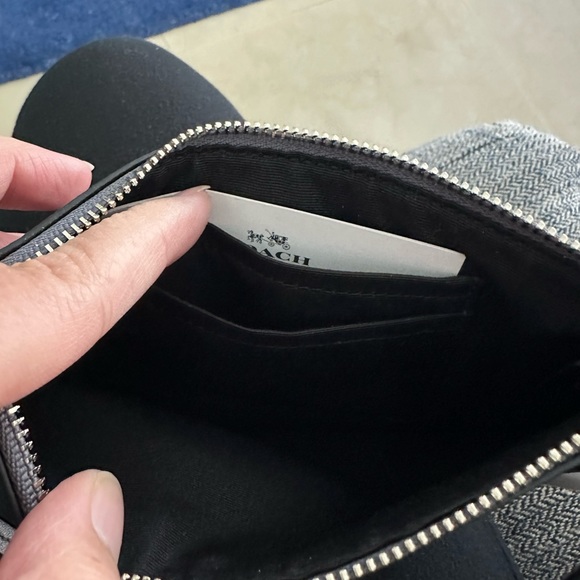 Coach wristlet - Picture 5 of 5